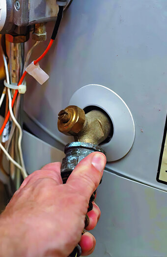 https://highgatehotwater.com.au/uploads/2025/06/hot-water-servicing-21854.jpg
