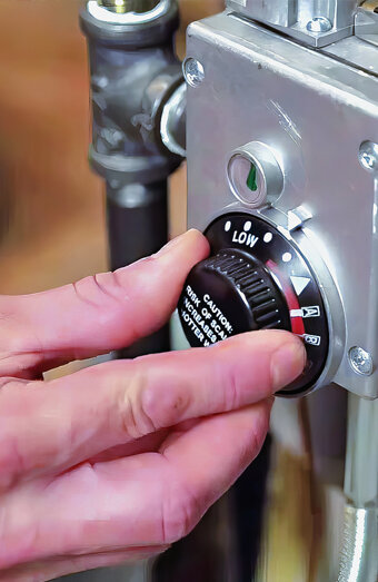https://highgatehotwater.com.au/uploads/2025/06/hot-water-servicing-70418.jpg